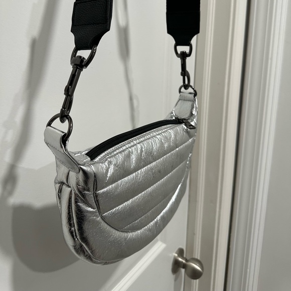 Think Rolyn Bum Bag Silver Adjustable Removable Strap NEW - Picture 6 of 8